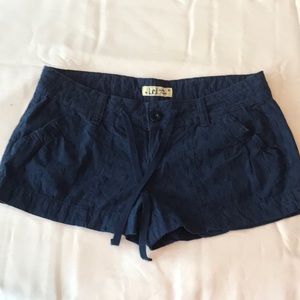 Cute blue embroidered short shorts SZ 11